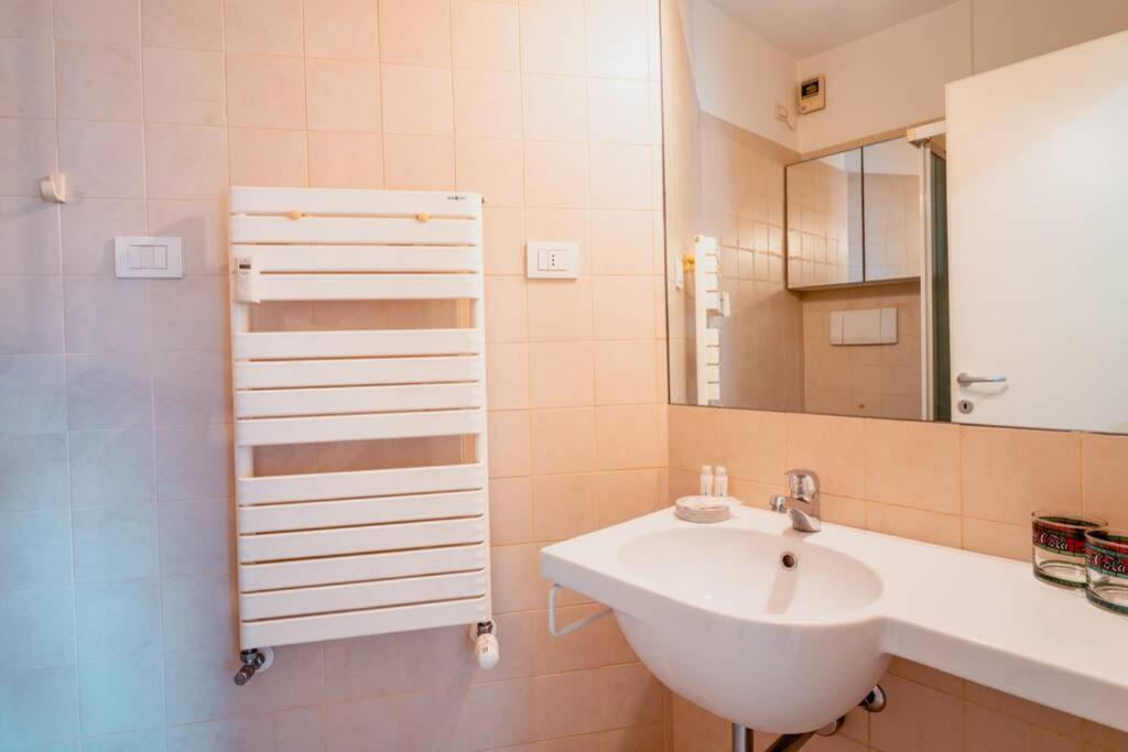 Grand Central Ventimiglia - Wifi & Parking Exterior foto